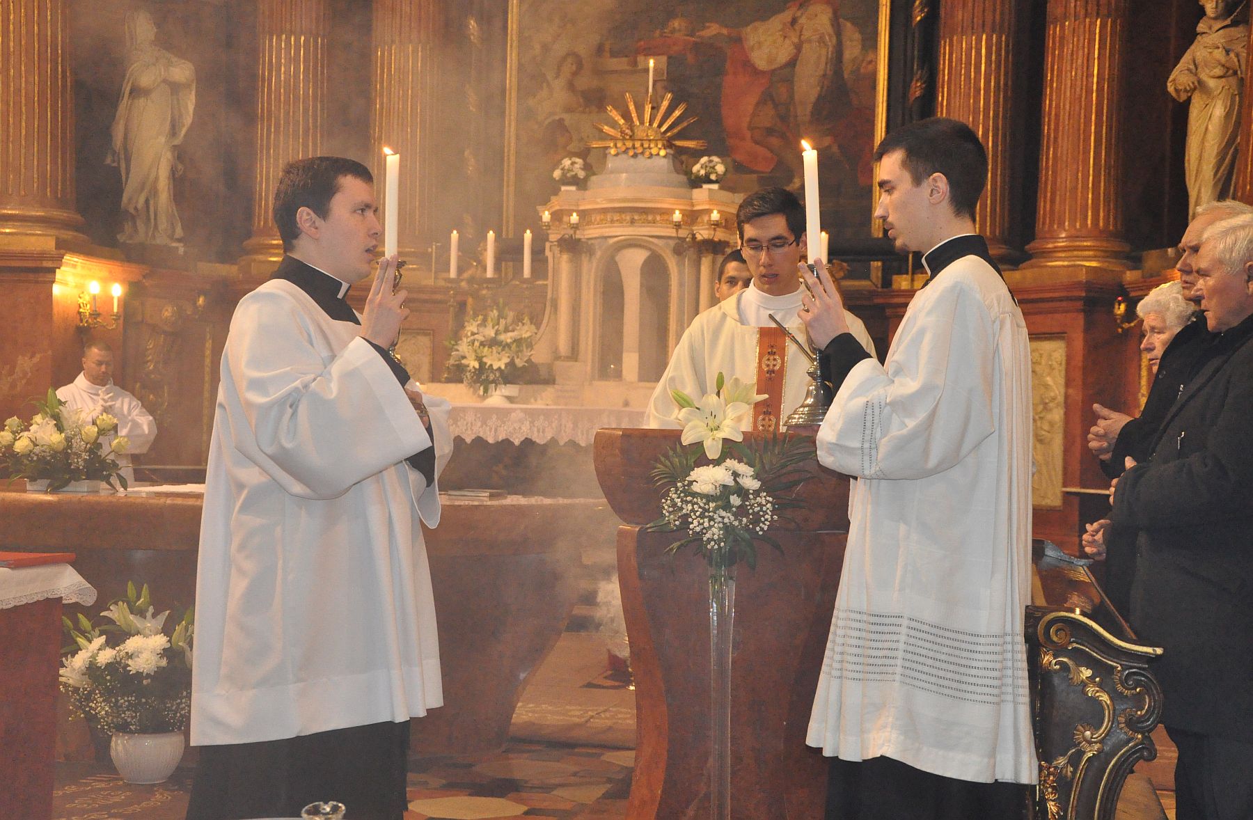 Nagyszombat - húsvét vigíliája a Bazilikában